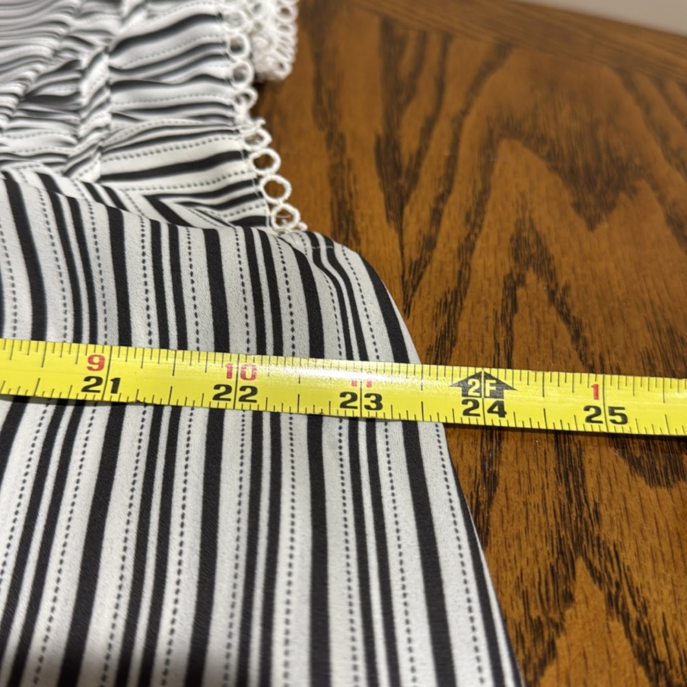 Loft black & white small stripe design with ruffle shoulders blouse L - Picture 10 of 13